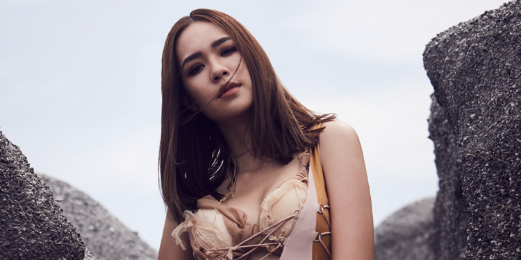 แยม มทิรา ตันติประสุต Issue 141 ธีม DEFINITION OF SURVIVAL ต้องรอดในสถานการณ์คับขัน